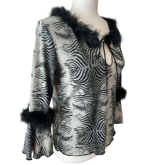 American Vintage Gray Zebra Knit Feather Boa Trim Size Large Bell Sleeves Top - Picture 3 of 11